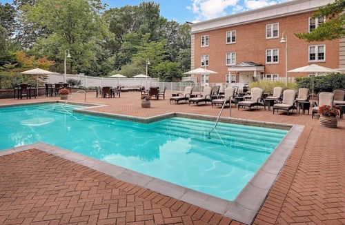 Morristown House | 2 Beds Hotel Room with Complimentary Parking & Wine Bar Access - Pets Allowed
