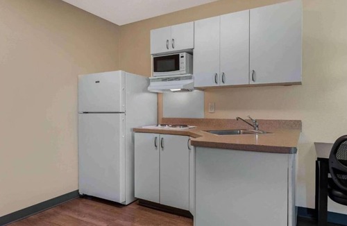 Sacramento Apartment | 2 Beds |Mobil Tub |Nsmk| Kitchen|Studio 6 Sacramento