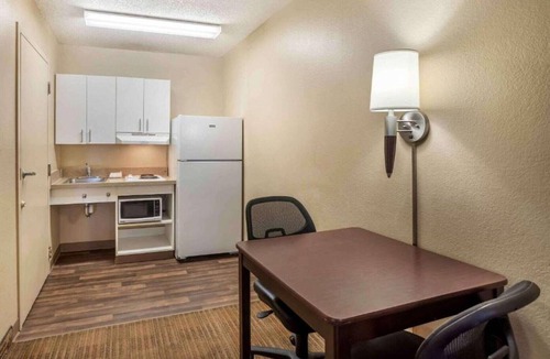 Sacramento Apartment | 2 Beds |Mobil Tub |Nsmk| Kitchen|Studio 6 Sacramento