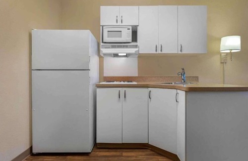 Sacramento Apartment | 2 Beds |Mobil Tub |Nsmk| Kitchen|Studio 6 Sacramento