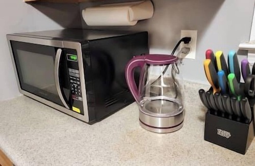 East Newark Apartment | 2 Beds Work + Study NYC+EWR Walk to Train