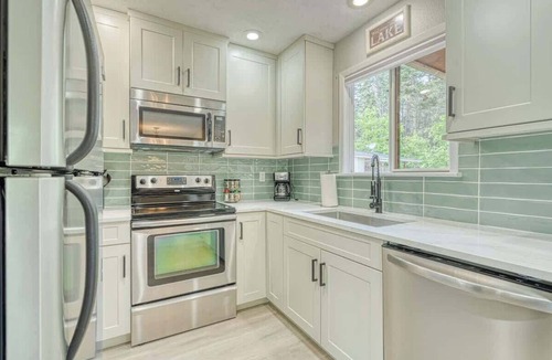 Lakeside Cabin | 2 Blocks From The Lake!