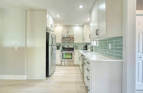 Lakeside Cabin | 2 Blocks From The Lake!