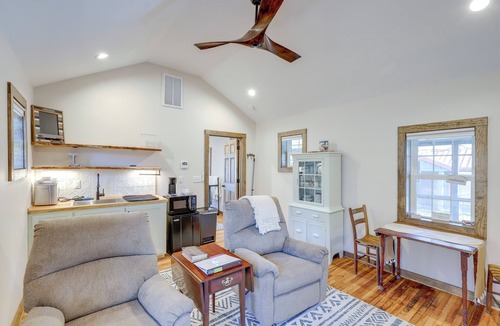Hot Springs Cabin | 2 Blocks to Appalachian Trail! Couple's Retreat