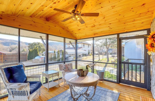Hot Springs Cabin | 2 Blocks to Appalachian Trail! Couple's Retreat