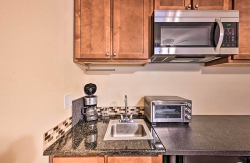Greenwood Village Apartment | 2 Blocks to Light Rail: Denver Unit w/Kitchenette