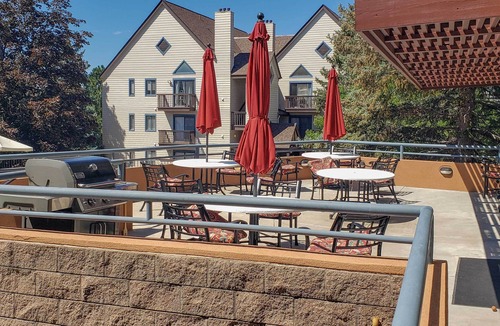 Greenwood Village Apartment | 2 Blocks to Light Rail: Denver Unit w/Kitchenette