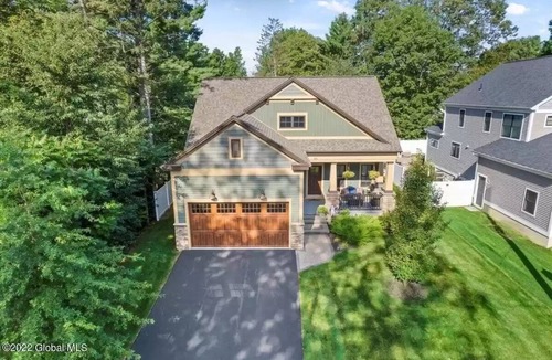 Saratoga Springs House | 2 Blocks to Saratoga Race Track!