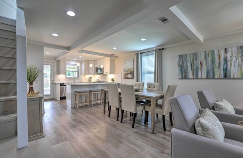 San Jacinto House | 2 Blocks to Stewart Beach: Home w/Backyard Oasis