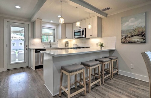 San Jacinto House | 2 Blocks to Stewart Beach: Home w/Backyard Oasis