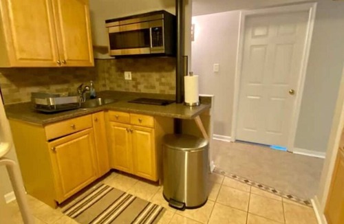 Columbia House | 2 BR/1.5 Bath Basement, Private Entrance & Parking