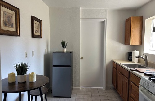 Arden-Arcade House | 2 BR 2 BA guesthouse with kitchen