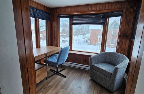 Peterborough House | 2 BR- 2 br Retreat w/King Loft, Near Downtown, Hospital and Sport Arena