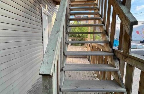 Winnipeg Apartment | 2 br/3 beds with free wifi, parking and much more