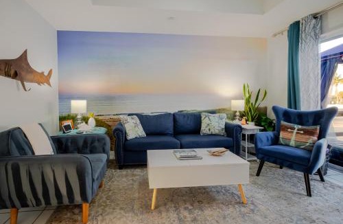 Saint Armands Key Apartment | 2 BR Beachy Speakeasy with Rooftop Deck Near Lido Beach
