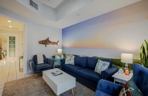 Saint Armands Key Apartment | 2 BR Beachy Speakeasy with Rooftop Deck Near Lido Beach