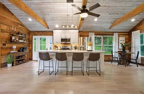 Sinking Spring Cabin | 2-BR Cabin with Outdoor Dining