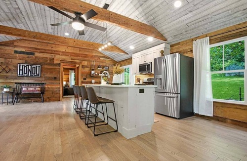 Sinking Spring Cabin | 2-BR Cabin with Outdoor Dining