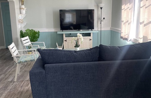 Flour Bluff Condo | 2 BR condo Lovely beach view, just steps from the water!