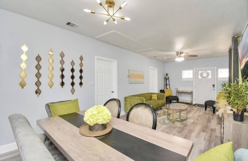 South Central Houston House | 2 BR Cottage Midtown Downtown EADO