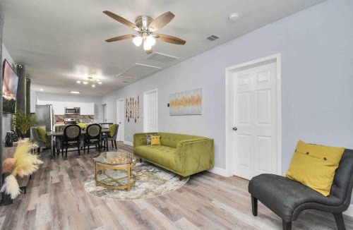South Central Houston House | 2 BR Cottage Midtown Downtown EADO