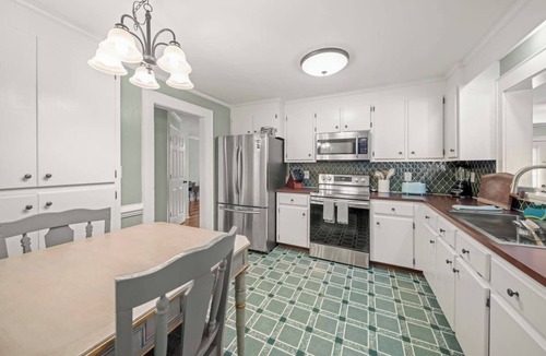 Belmont Historic District House | 2-BR Cozy Belmont Getaway —Fire Pit — River District