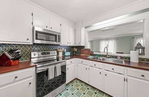 Belmont Historic District House | 2-BR Cozy Belmont Getaway —Fire Pit — River District