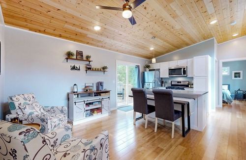 Carson Cottage | 2 BR Dog-friendly Cabin Near River w/Fire Pit