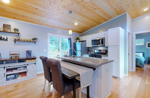 Carson Cottage | 2 BR Dog-friendly Cabin Near River w/Fire Pit