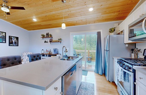 Carson Cottage | 2 BR Dog-friendly Cabin Near River w/Fire Pit