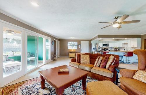 Micanopy House | 2 BR Duplex with Full Kitchen and Lake View