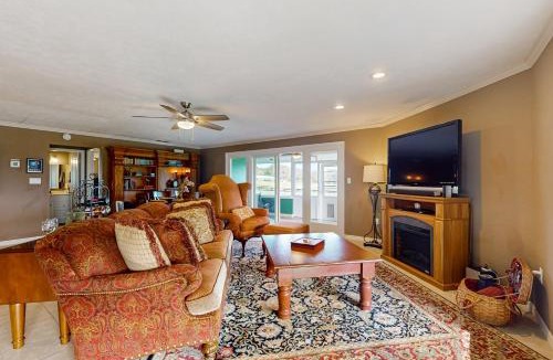 Micanopy House | 2 BR Duplex with Full Kitchen and Lake View