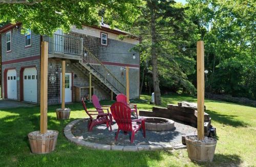 Salsbury Cove House | 2 BR Home w/Pondside View Backyard [Maine Escape]