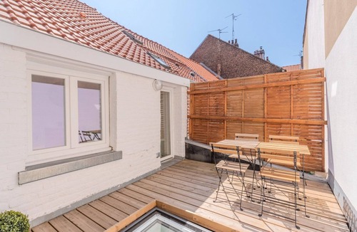 Fives House | 2 BR house w/terrace, near train stations & metro