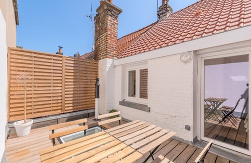 Fives House | 2 BR house w/terrace, near train stations & metro