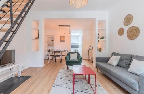 Fives House | 2 BR house w/terrace, near train stations & metro