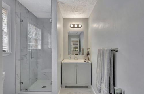 Indian River Estates House | 2 BR Jensen Beach Tropical Resort