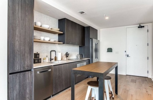 Rainey Street Historic District Apartment | 2 BR Lux Panoramic View | Rainey