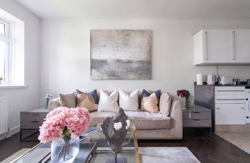 Leyton Apartment | 2 BR, Modern Urban Sanctuary