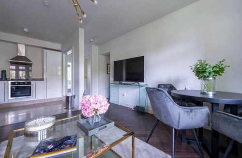 Leyton Apartment | 2 BR, Modern Urban Sanctuary