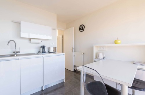 Cannes La Bocca Apartment | 2-Br Panoramic Sea View & Beach Access