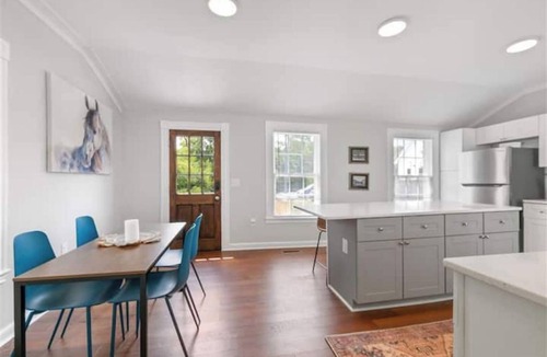 Gordonsville House | 2 BR retreat in the heart of historic Gordonsville -Walkable to many attractions