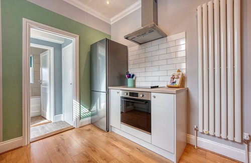 Southsea House | 2 BR Spacious House - Central, Sleeps 4 w/parking