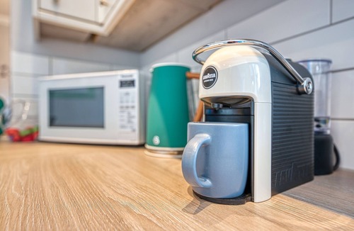 Southsea House | 2 BR Spacious House - Central, Sleeps 4 w/parking