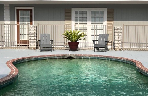 Highlands - Perkins Apartment | 2 br Steps from Tiger Stadium