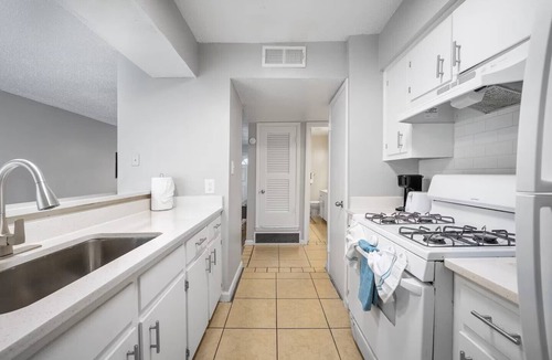 South Manchaca Apartment | 2 BR Suite 10 mins from Downtown!