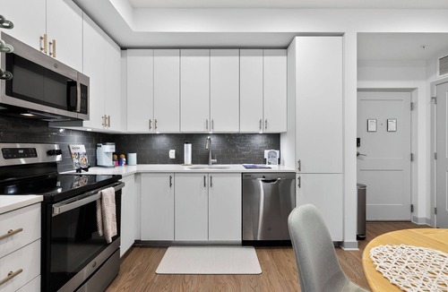 Downtown Jacksonville Apartment | 2 BR suite w/game room and amenities