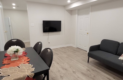 The Peanut Apartment | 2-BR Unit with en-suite Baths, Private Kitchen & Living Rm near Seneca