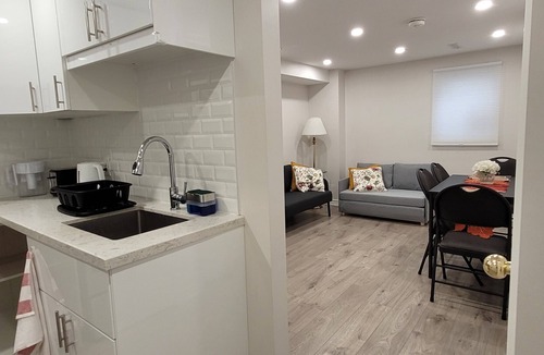 The Peanut Apartment | 2-BR Unit with en-suite Baths, Private Kitchen & Living Rm near Seneca