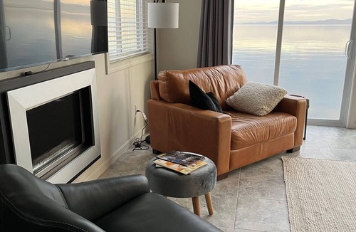 Malletts Bay House | 2 BR waterfront home. Colchester Point, Lake Champlain. 15 min to Burlington.
